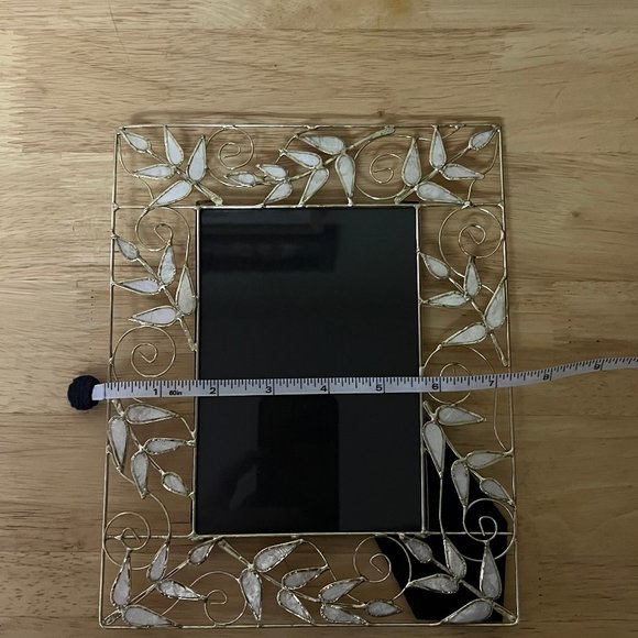 Capriz/ shell standing picture frame - Picture 2 of 3